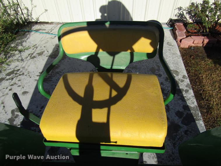 image for item FJ9668 John Deere 820 tractor