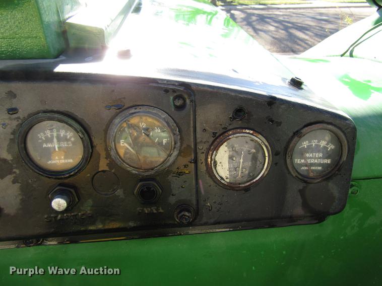 image for item FJ9668 John Deere 820 tractor