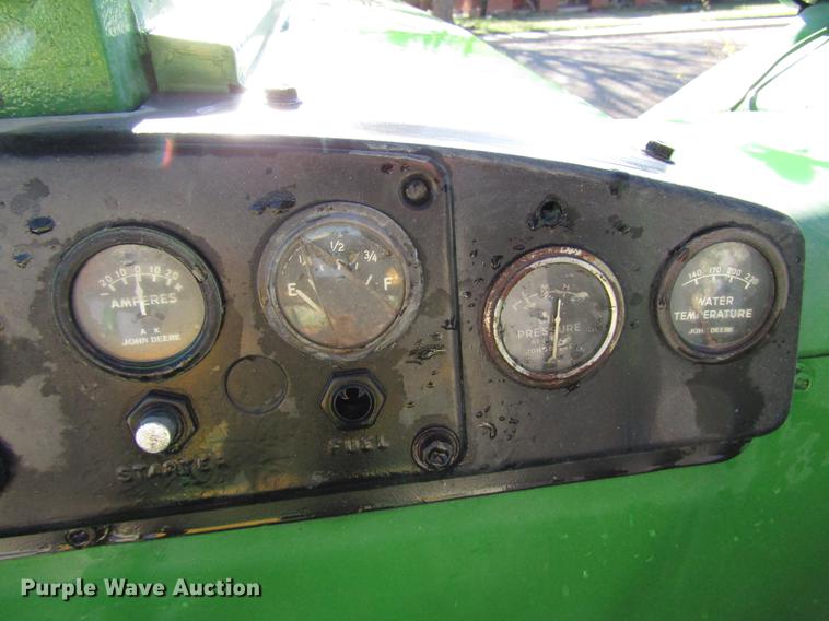 image for item FJ9668 John Deere 820 tractor