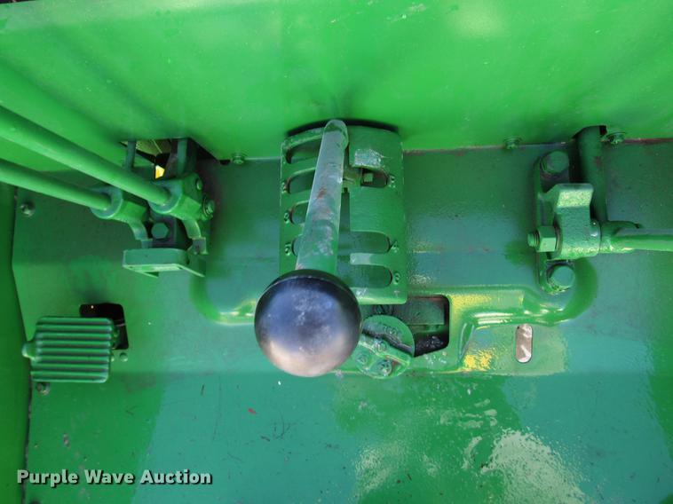 image for item FJ9668 John Deere 820 tractor