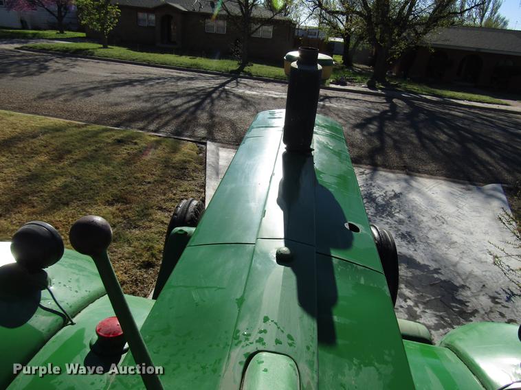 image for item FJ9668 John Deere 820 tractor