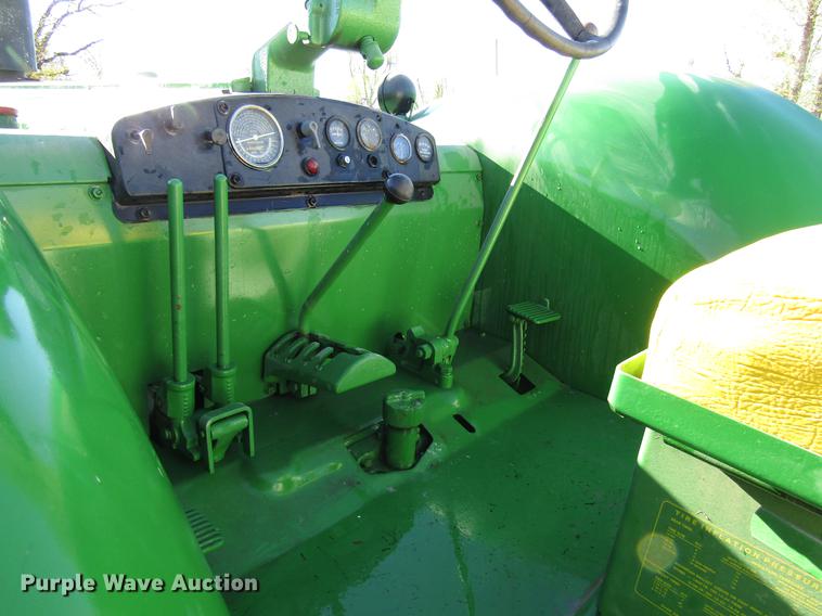 image for item FJ9668 John Deere 820 tractor