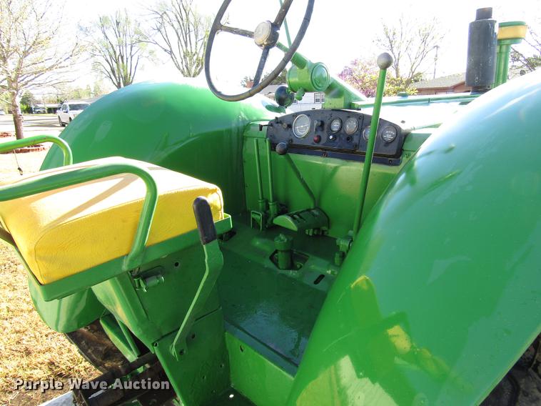 image for item FJ9668 John Deere 820 tractor