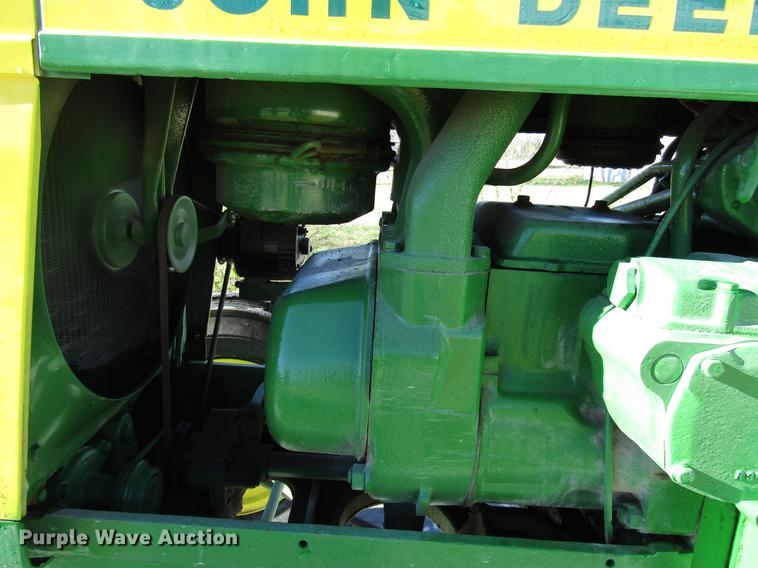 image for item FJ9668 John Deere 820 tractor