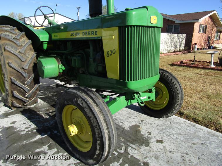 image for item FJ9668 John Deere 820 tractor