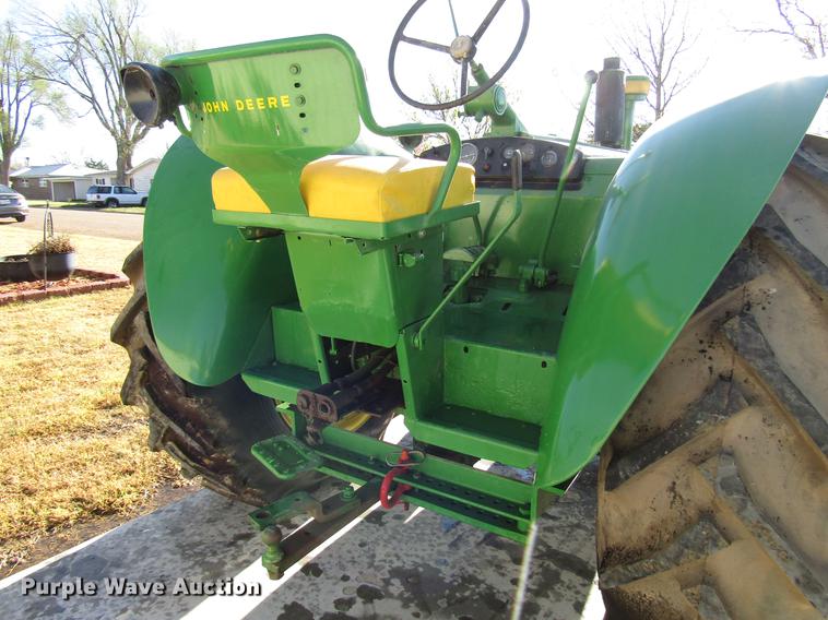 image for item FJ9668 John Deere 820 tractor