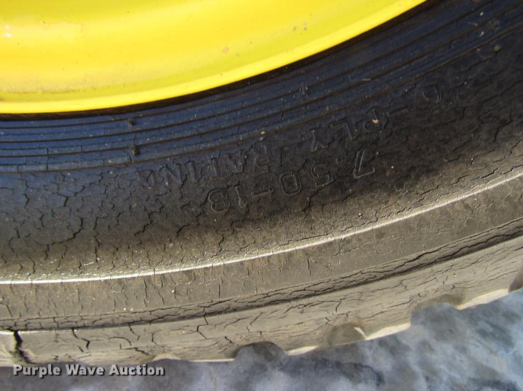 image for item FJ9668 John Deere 820 tractor