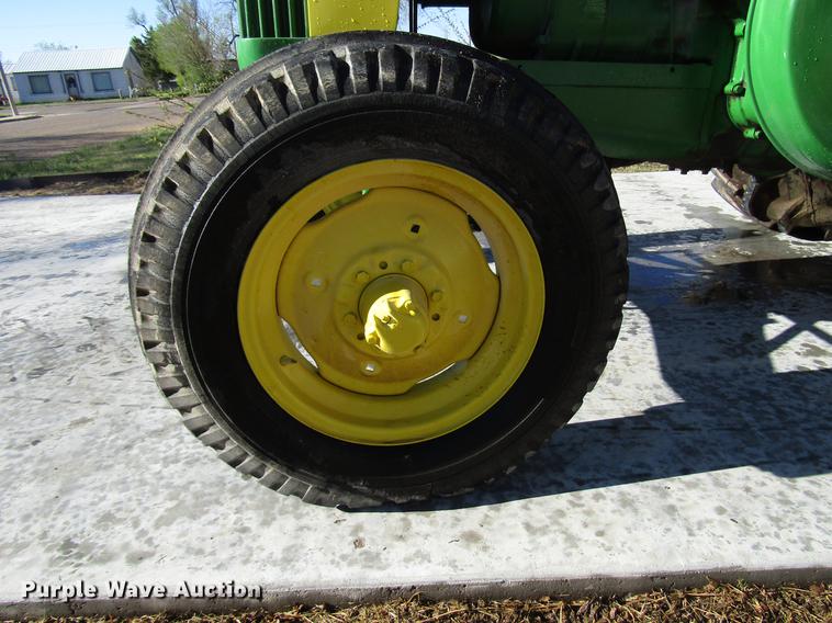image for item FJ9668 John Deere 820 tractor