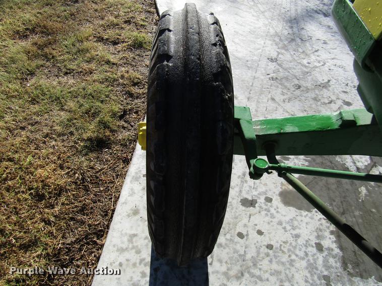 image for item FJ9668 John Deere 820 tractor