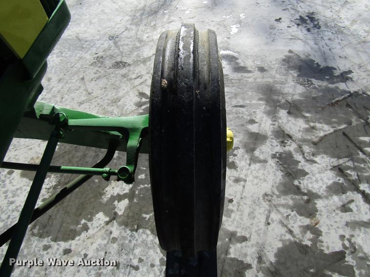 image for item FJ9668 John Deere 820 tractor