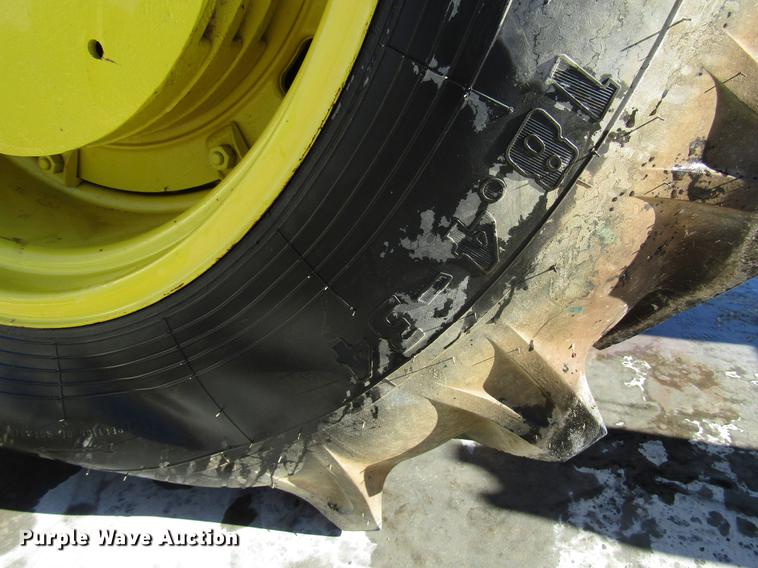 image for item FJ9668 John Deere 820 tractor