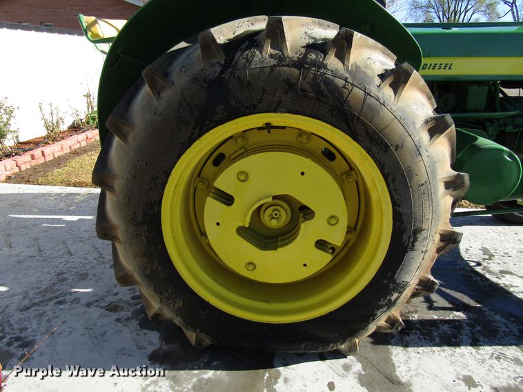 image for item FJ9668 John Deere 820 tractor