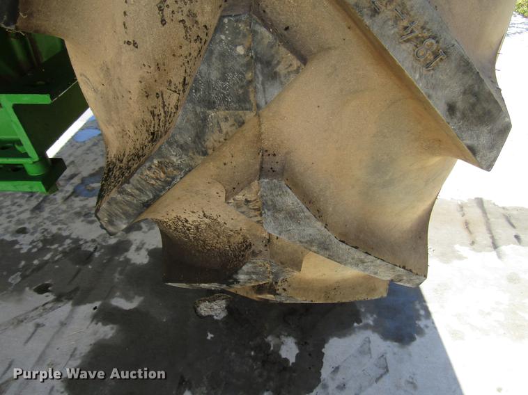 image for item FJ9668 John Deere 820 tractor