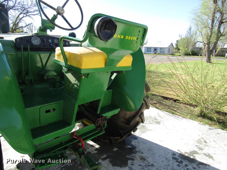 image for item FJ9668 John Deere 820 tractor