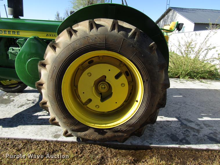 image for item FJ9668 John Deere 820 tractor
