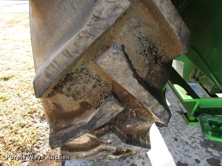 image for item FJ9668 John Deere 820 tractor