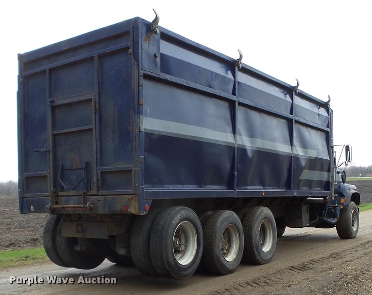 image for item FM9316 1993 Ford L9000 grain truck