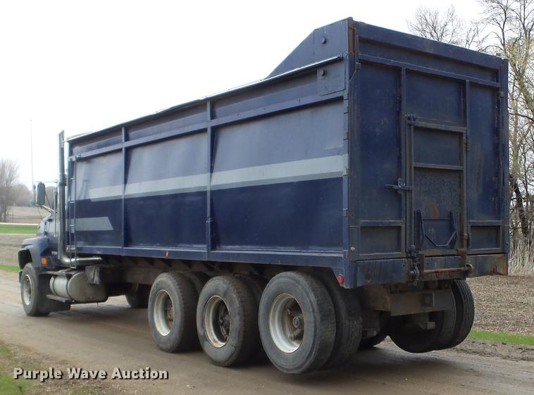 image for item FM9316 1993 Ford L9000 grain truck