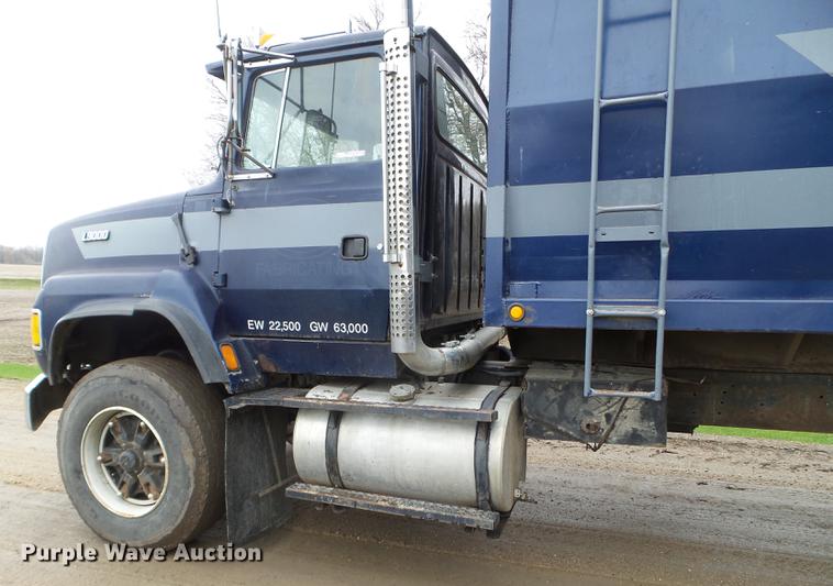 image for item FM9316 1993 Ford L9000 grain truck