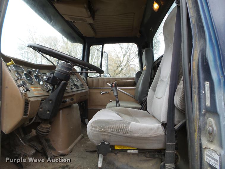 image for item FM9316 1993 Ford L9000 grain truck