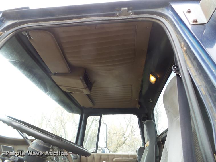 image for item FM9316 1993 Ford L9000 grain truck