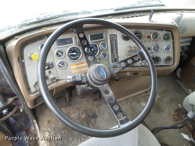 image for item FM9316 1993 Ford L9000 grain truck