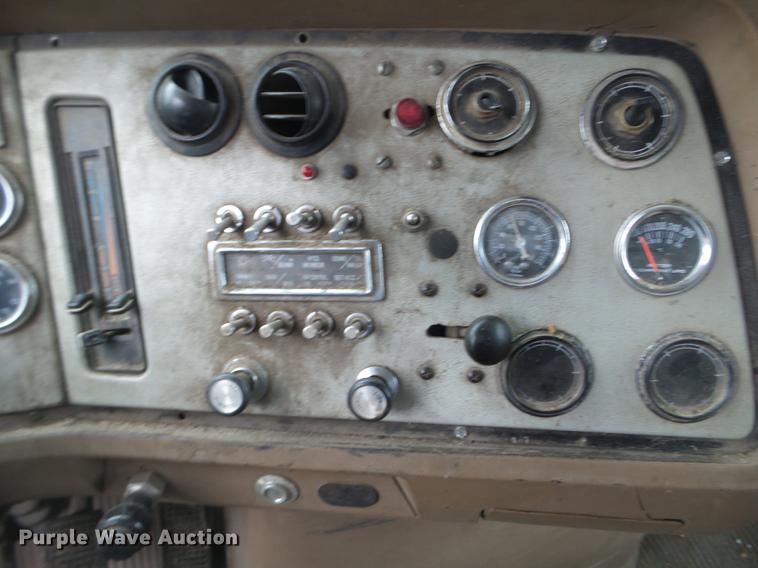 image for item FM9316 1993 Ford L9000 grain truck