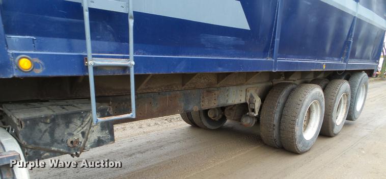 image for item FM9316 1993 Ford L9000 grain truck