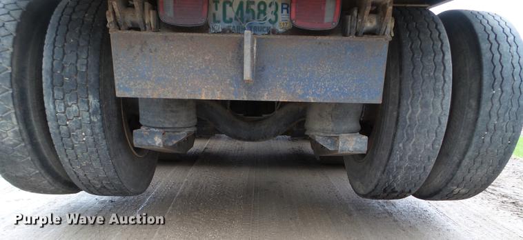 image for item FM9316 1993 Ford L9000 grain truck