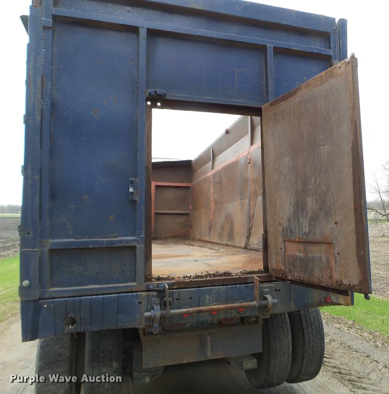 image for item FM9316 1993 Ford L9000 grain truck