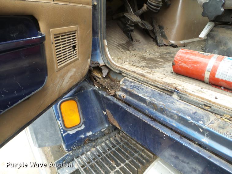 image for item FM9316 1993 Ford L9000 grain truck