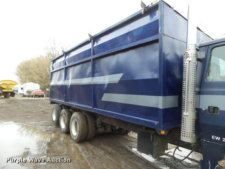 image for item FM9316 1993 Ford L9000 grain truck