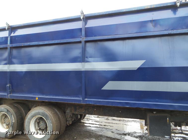 image for item FM9316 1993 Ford L9000 grain truck