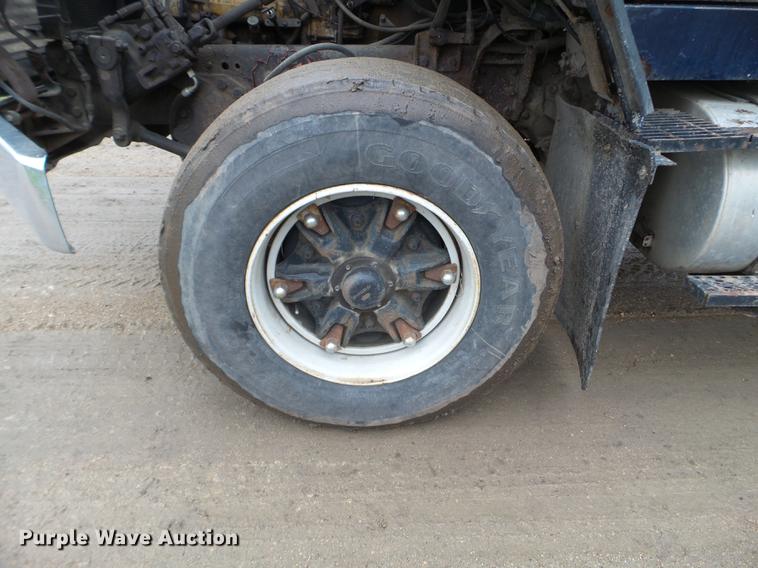 image for item FM9316 1993 Ford L9000 grain truck