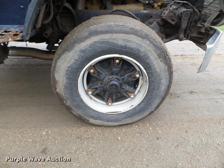image for item FM9316 1993 Ford L9000 grain truck