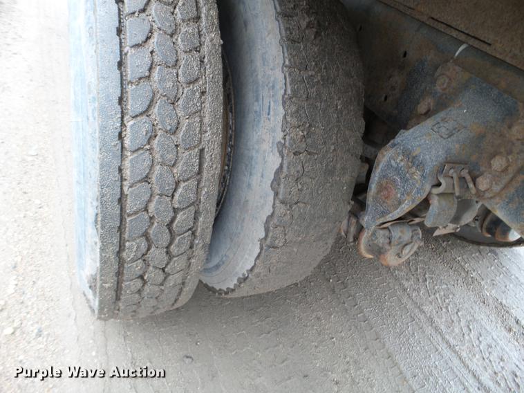 image for item FM9316 1993 Ford L9000 grain truck