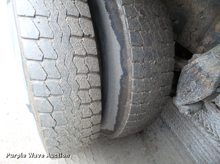 image for item FM9316 1993 Ford L9000 grain truck