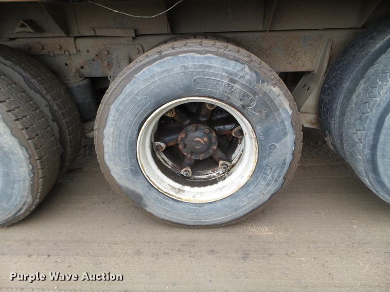 image for item FM9316 1993 Ford L9000 grain truck