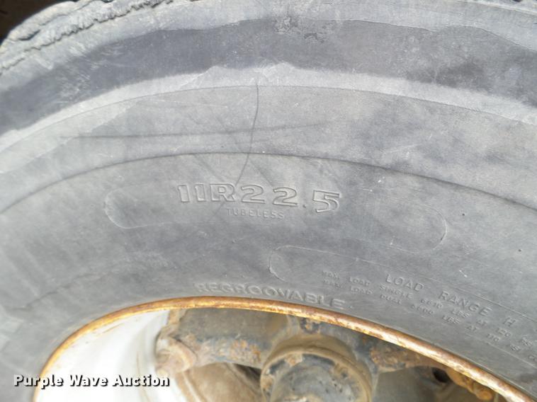 image for item FM9316 1993 Ford L9000 grain truck