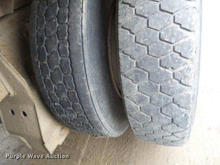 image for item FM9316 1993 Ford L9000 grain truck