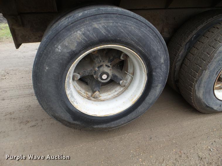 image for item FM9316 1993 Ford L9000 grain truck