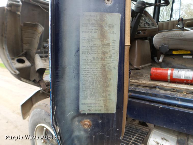 image for item FM9316 1993 Ford L9000 grain truck