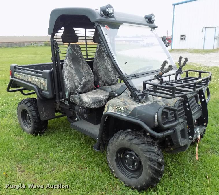image for item DB9693 2014 John Deere Gator 825 utility vehicle