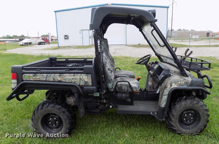 image for item DB9693 2014 John Deere Gator 825 utility vehicle