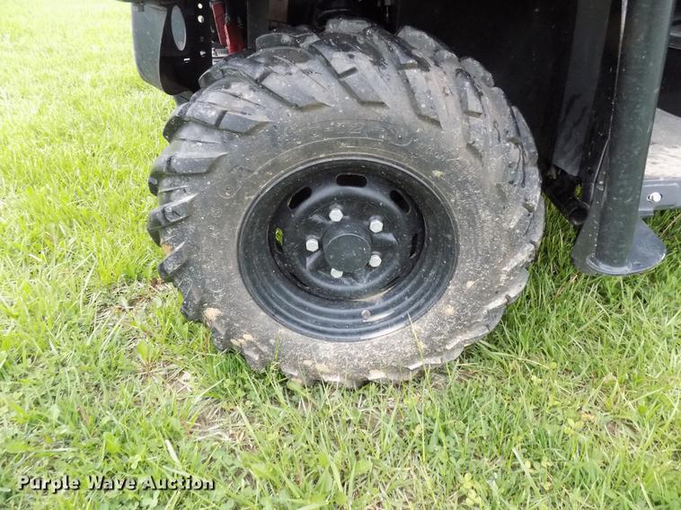 image for item DB9693 2014 John Deere Gator 825 utility vehicle