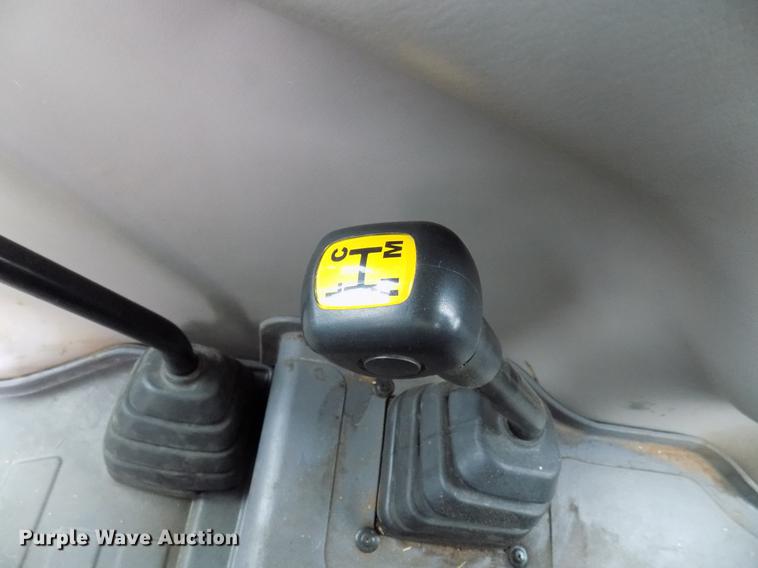 image for item DB9697 2016 Mahindra 105P MFWD tractor