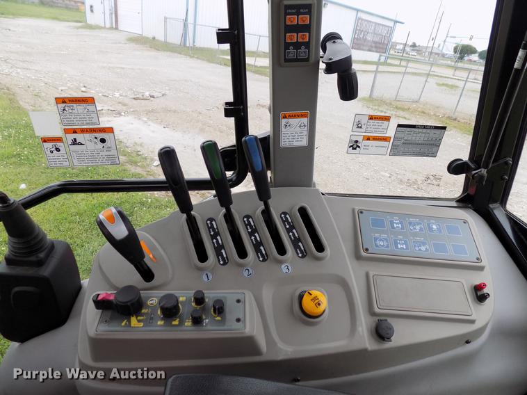 image for item DB9697 2016 Mahindra 105P MFWD tractor