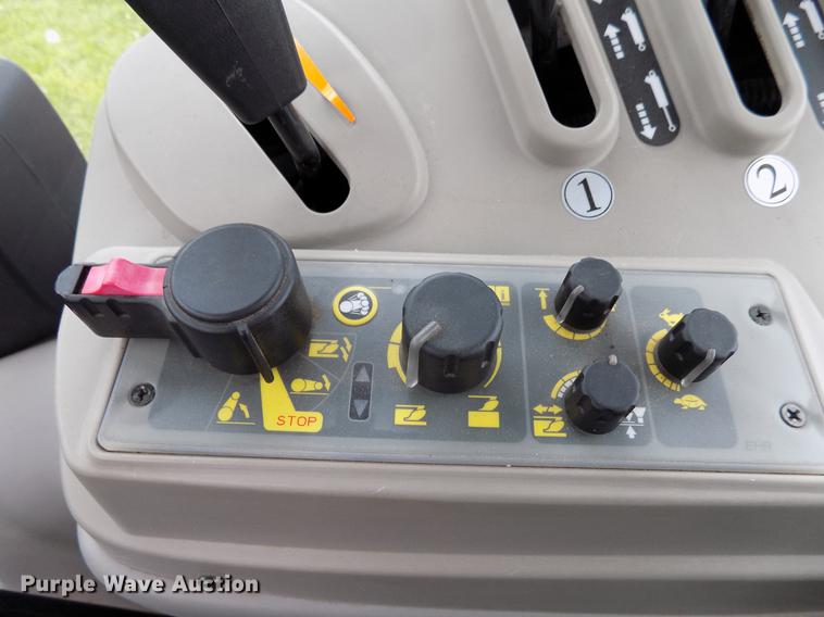 image for item DB9697 2016 Mahindra 105P MFWD tractor