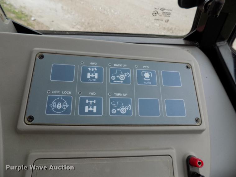 image for item DB9697 2016 Mahindra 105P MFWD tractor