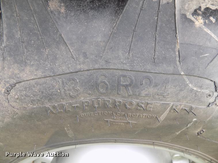 image for item DB9697 2016 Mahindra 105P MFWD tractor